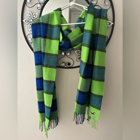 💜Hollister Scarf - Picture 2 of 4